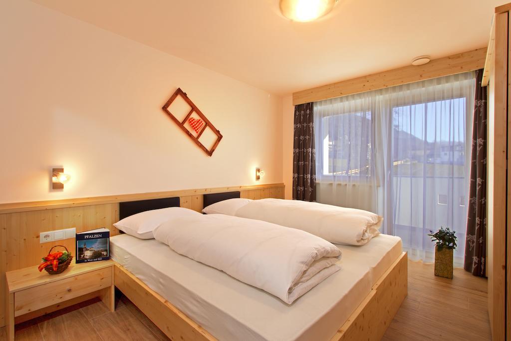 Appartement Stiflerhof à Falzes Chambre photo