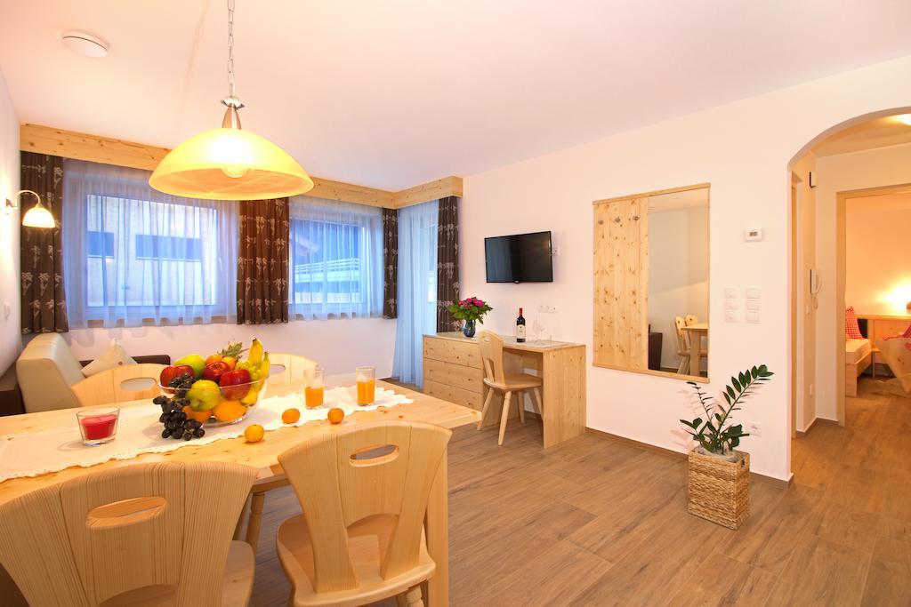 Appartement Stiflerhof à Falzes Chambre photo